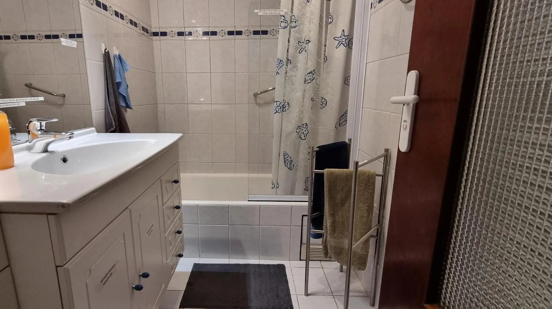Chambres D'Hotes - Bed & Breakfast - Chez Denis-Jo Toulon 0*,  France
